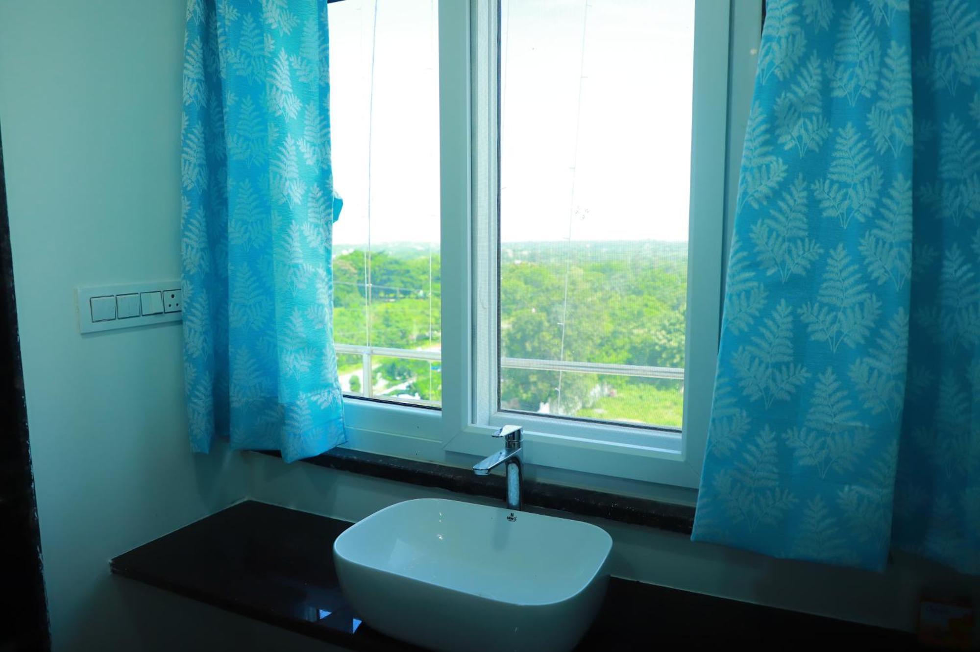 Sri Raghavendra Grand Hotel Turkapally Екстериор снимка