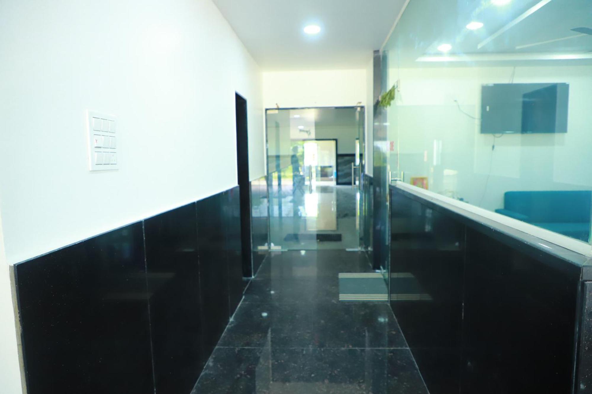 Sri Raghavendra Grand Hotel Turkapally Екстериор снимка